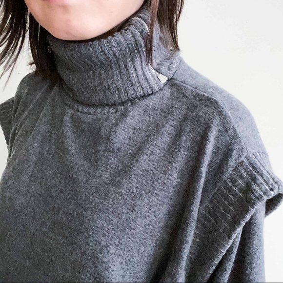 NWT ultra soft zipper slit neck sweater in Grey - Picture 4 of 11